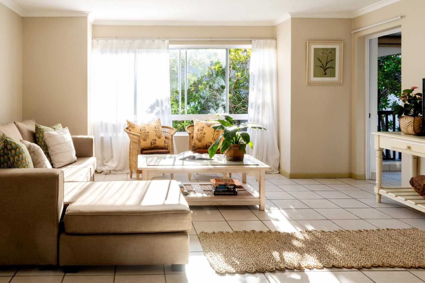 Ukhutula Plett - Spacious Self-catering Apartment *